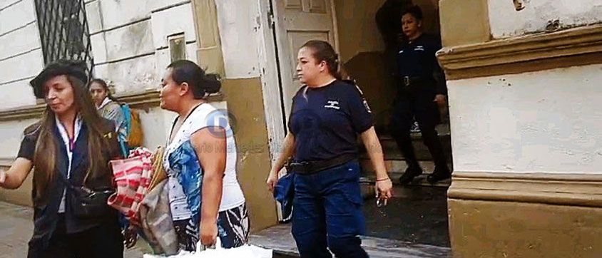 Trasladan a Mendoza a mujer detenida en Mercedes